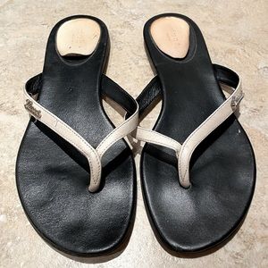 Gucci leather flip flops